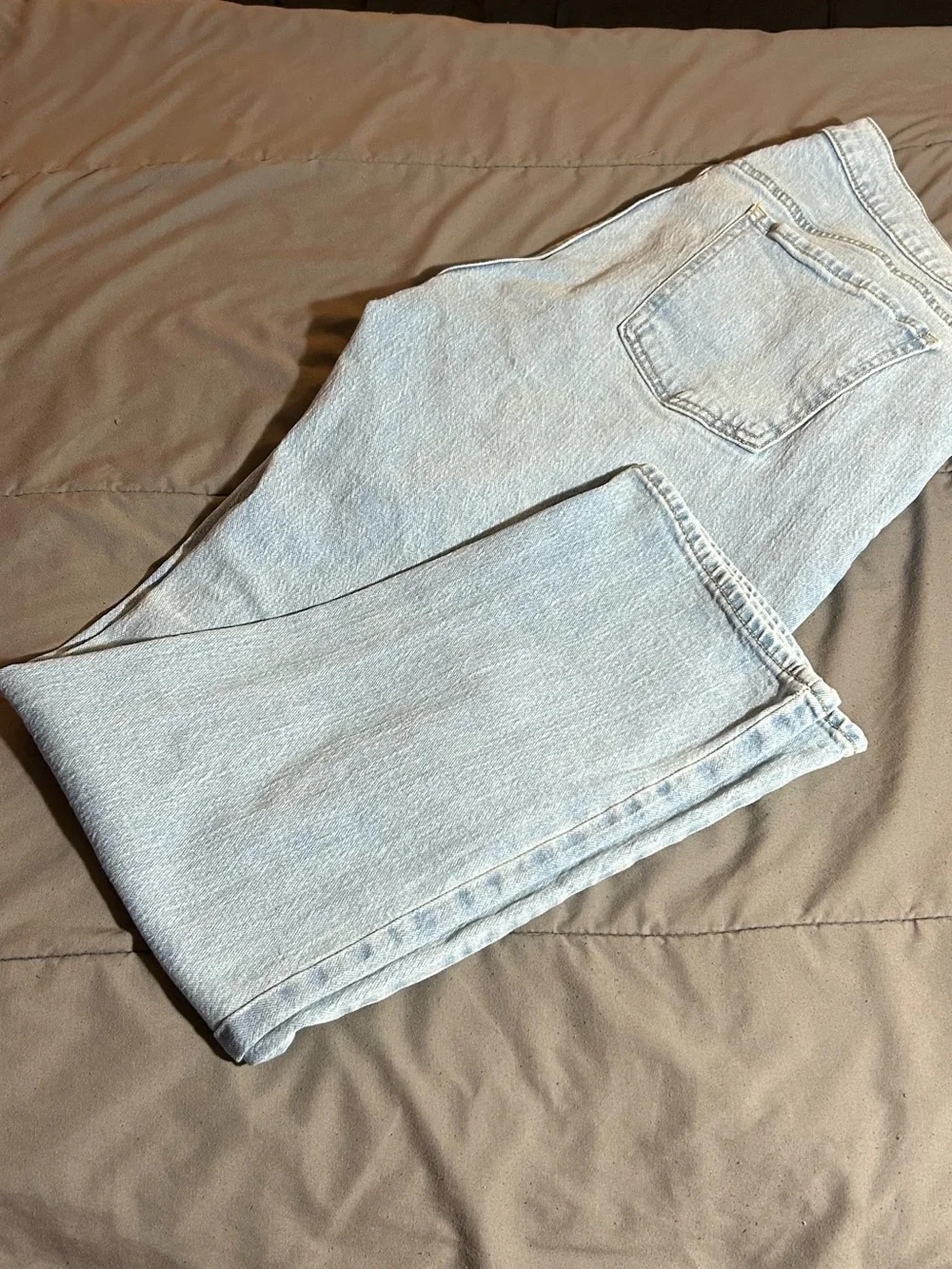 Old Navy Light Wash  WOW Boyfriend Jeans - Picture 5 of 8
